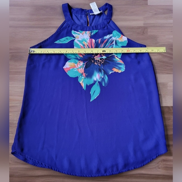 Kenar Sleeveless Floral Semi-Sheer Blouse - Picture 4 of 7